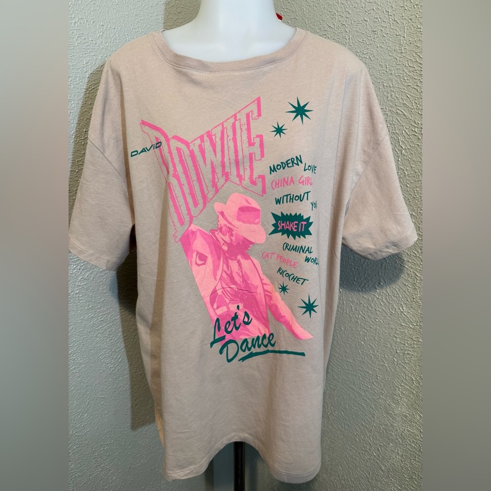 💕Bowie Official Merchandise NWT Short sleeve T-Shirt.